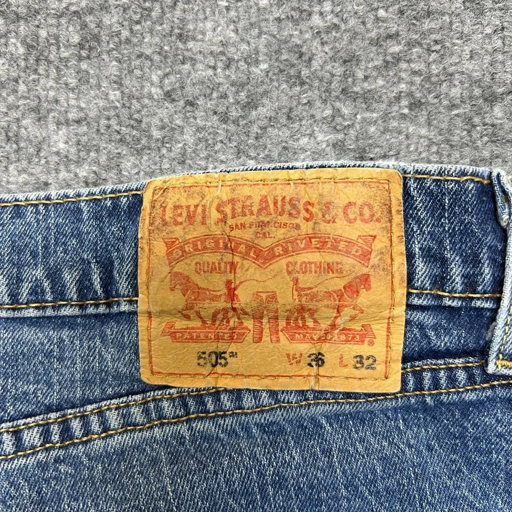 Levi's 505 Jeans Men's Blue Denim Straight Pockets Classic Zip Fly 34X31 - Flaws